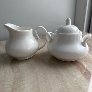 Fitz & Floyd Nevaeh White Bone China 14oz Sugar Bowl with Lid and 14oz Creamer